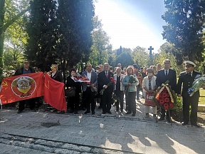 О возложении на Центральном кладбище Варны по случаю Дня Победы О возложении на Центральном кладбище Варны по случаю Дня Победы